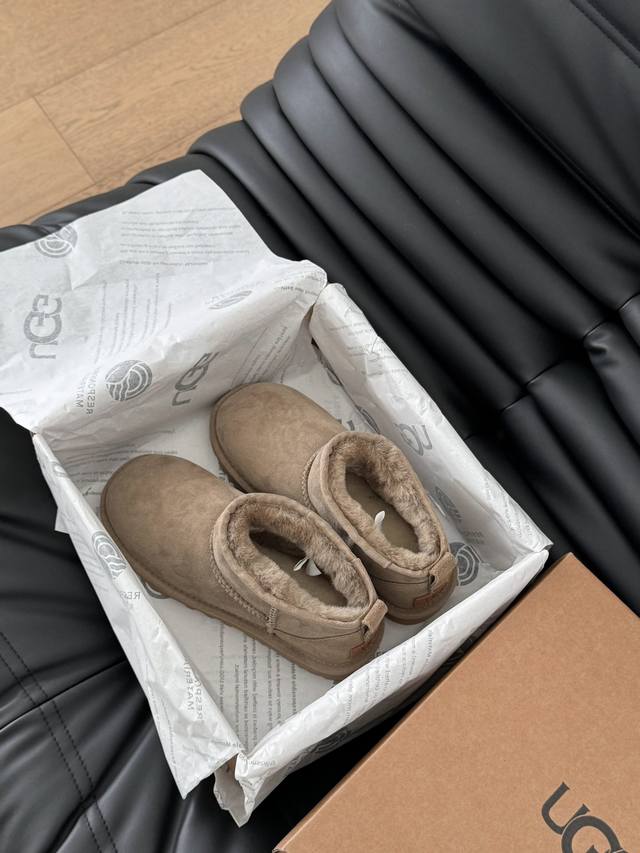 顶级版本 Ugg雪地靴 每年秋冬必备的单品 鞋面羊皮 皮毛一体 绒面羊毛 内里全真羊毛 原版大底！Size:35-39