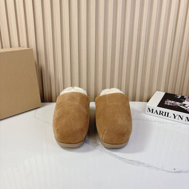 Ugg~24Vs秋冬爆款松糕厚底休闲毛鞋系列 可爱休闲毛鞋 一款不会撞衫的鞋子、简约的隔板设计上斑点的大底、鞋面真丝卷毛、秋冬季必备款、无论什么裤子裙子都能驾驭
