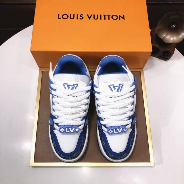 Louis Vuitton 原单 情侣款lv路易威登 * 顶级版本 Lv经典潮鞋！选用进口原版牛皮 水染牛皮内里.原版耐磨橡胶大底！高品质精品！女款码36-39