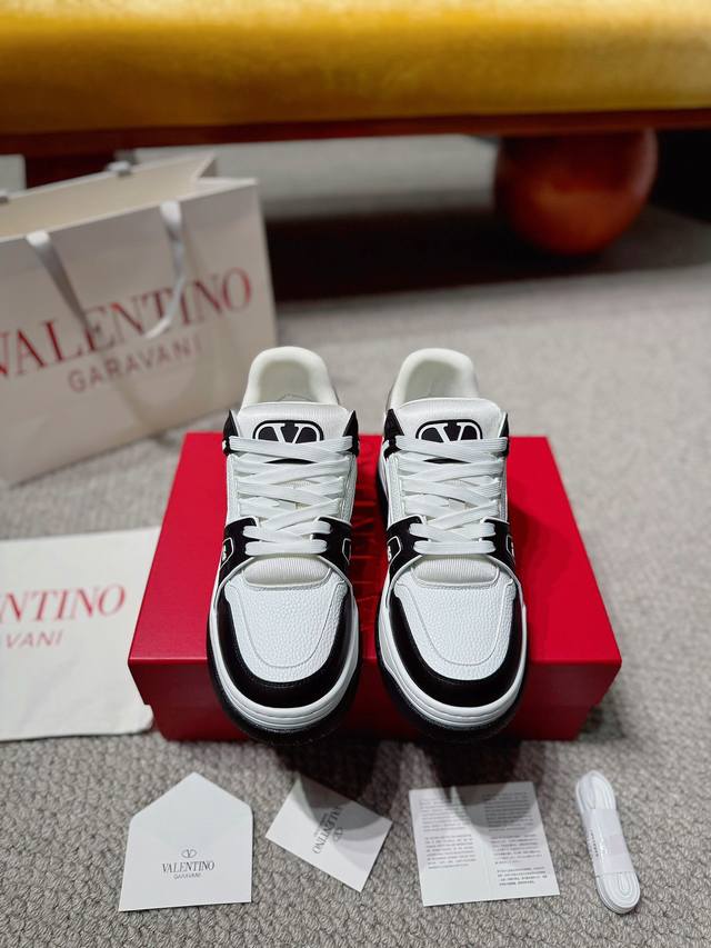 最新走秀款valentino华伦 “情侣限定系列休闲运动情侣款 颜值担当 上脚帅炸，每个颜色都是巨巨巨好看！潮人必备单品 原版订制进口牛皮+压纹粒面小牛皮，所有