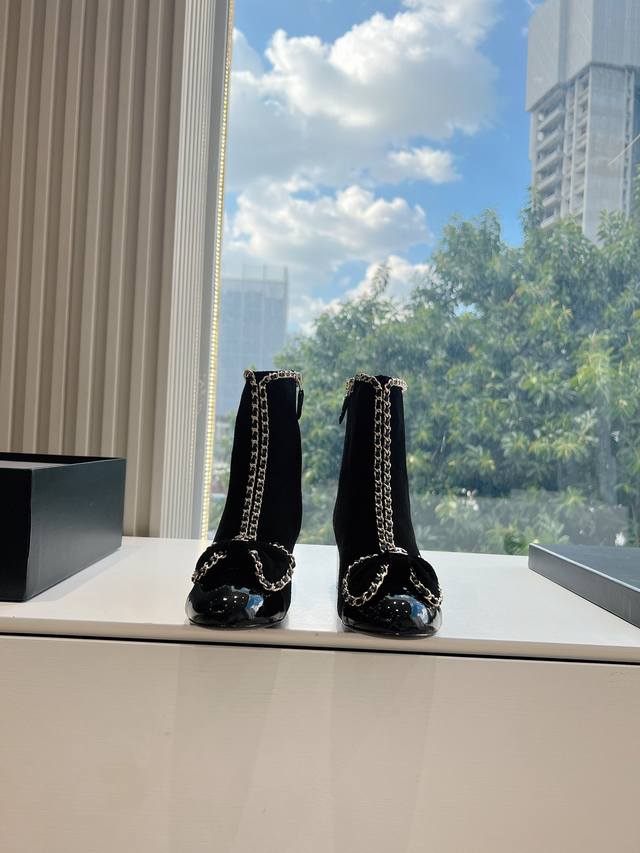 G0311顶级版本 代购品质 Chanel 香奈儿 秋冬英伦风小香短靴 原版购入开发 做货 超级强烈的包裹感、修长腿型、特别好看简约帅气 面料: 原版羊皮 内里