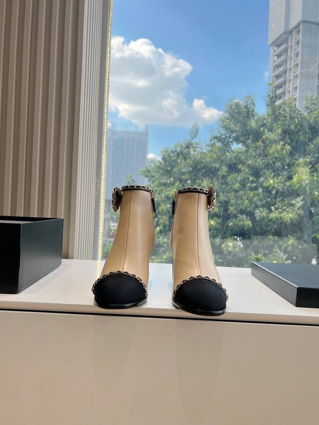 G0311顶级版本 代购品质 Chanel 香奈儿 秋冬英伦风小香短靴 原版购入开发 做货 超级强烈的包裹感、修长腿型、特别好看简约帅气 面料: 原版羊皮 内里