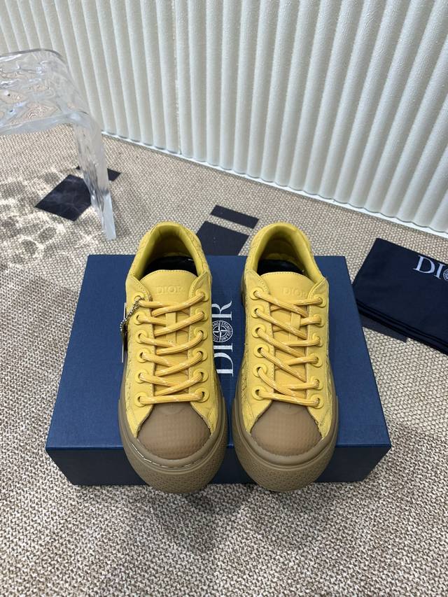Dior 迪奥 石头岛 联名款 B33 经典碰撞新火花 火爆休闲鞋板鞋 最高版本 情侣款 原版爆拆完美 工艺做工细节到位 原版定制材料 超赞 最新元素组合 时尚