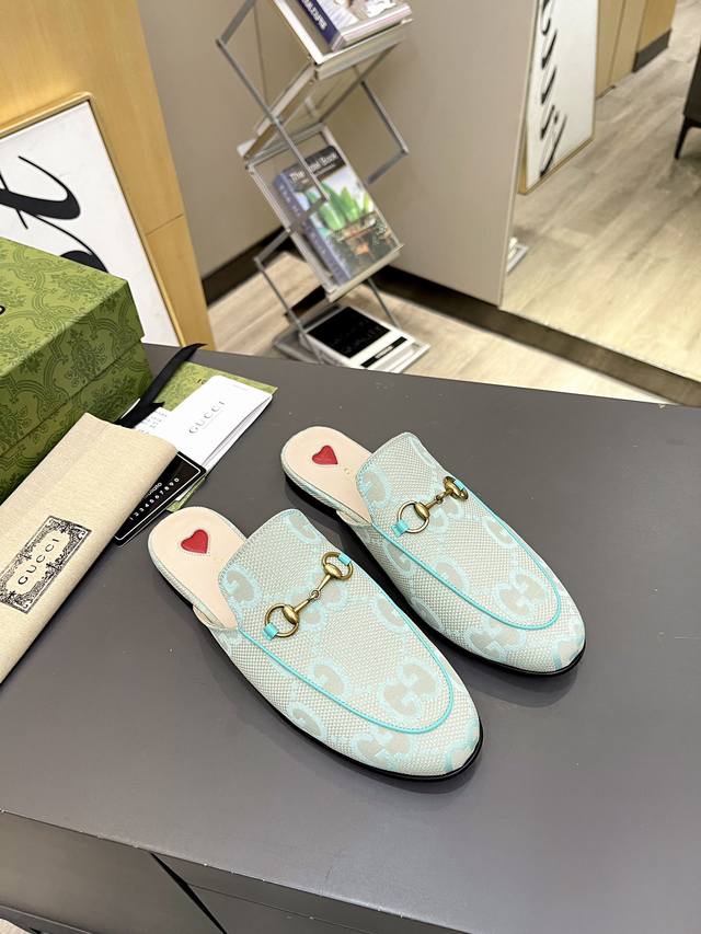 出厂价 皮底 Gucci 古奇 光面半拖 ，鞋面材质 皮面，内里垫脚全羊皮，系列拖鞋已成为gucci系列的主打单品，别出心裁而充满摩登气息，配饰是对马衔扣乐福鞋