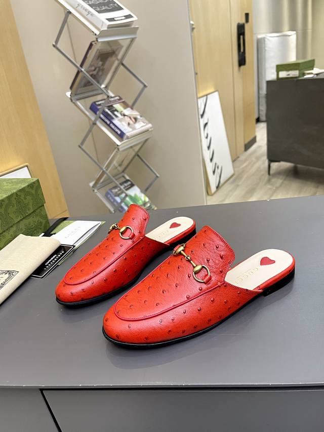 出厂价 皮底 Gucci 古奇 光面半拖 ，鞋面材质 皮面，内里垫脚全羊皮，系列拖鞋已成为gucci系列的主打单品，别出心裁而充满摩登气息，配饰是对马衔扣乐福鞋