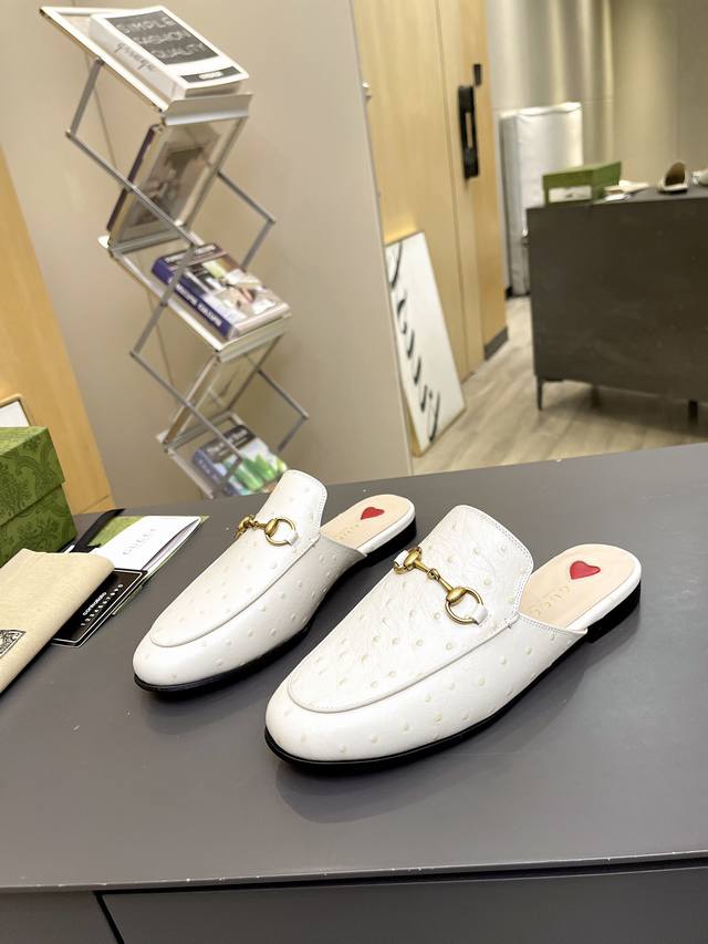 出厂价 皮底 Gucci 古奇 光面半拖 ，鞋面材质 皮面，内里垫脚全羊皮，系列拖鞋已成为gucci系列的主打单品，别出心裁而充满摩登气息，配饰是对马衔扣乐福鞋