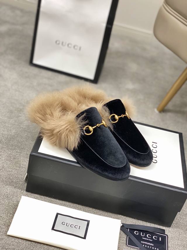 出厂价皮底p Gucci 古奇 光面半拖 ，鞋面材质 皮面，内里垫脚全羊皮，2色入选，系列拖鞋已成为gucci系列的主打单品，别出心裁而充满摩登气息，配饰是对马