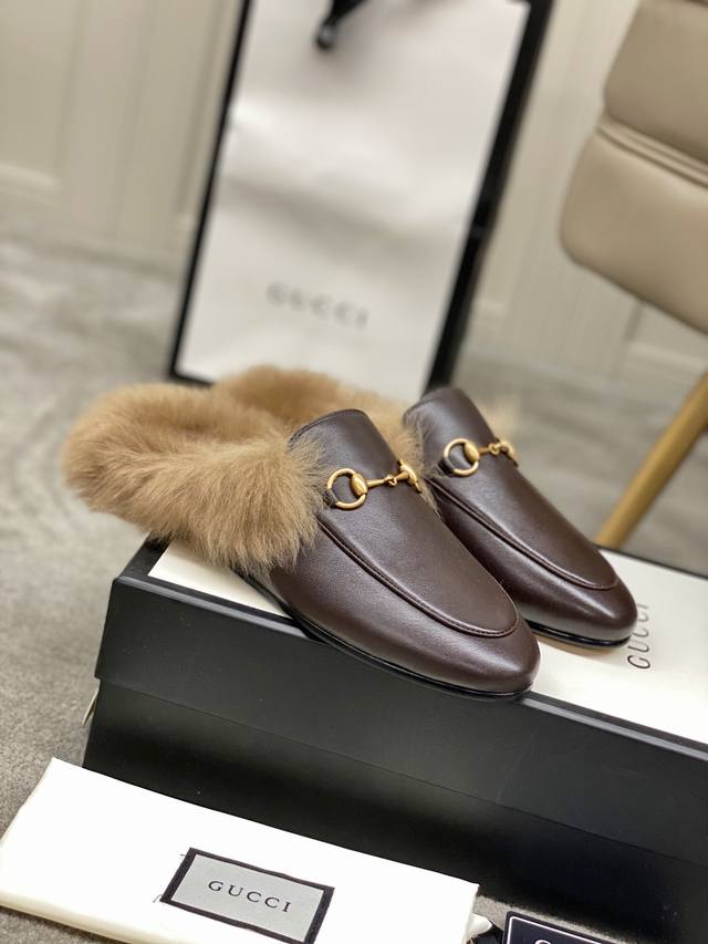 出厂价皮底p Gucci 古奇 光面半拖 ，鞋面材质 皮面，内里垫脚全羊皮，2色入选，系列拖鞋已成为gucci系列的主打单品，别出心裁而充满摩登气息，配饰是对马
