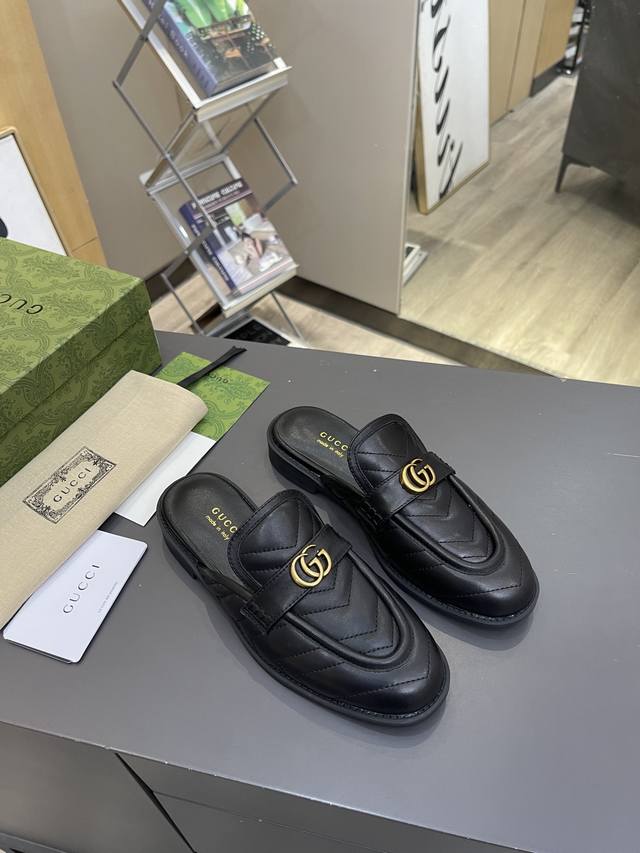工厂价 新款g家经典设计乐福鞋，由v型绗缝效果皮革制作，由gucci演化而来的双g交织字母，面料小牛皮，内里垫脚混种羊皮，跟高1.5厘米，原版开模耐磨tpu大底