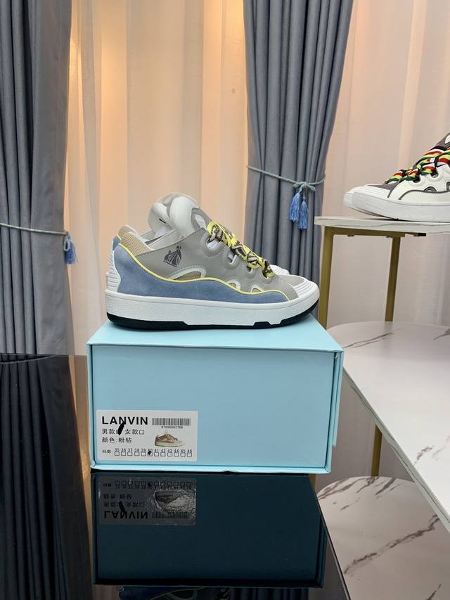 Lanvin × Gallery Department 联名款限定系列；沉稳、笃定、活泼、经典与潮流、成熟与青春；诠释多面魅力组合构成一个五彩斑斓的艺术品浪凡情