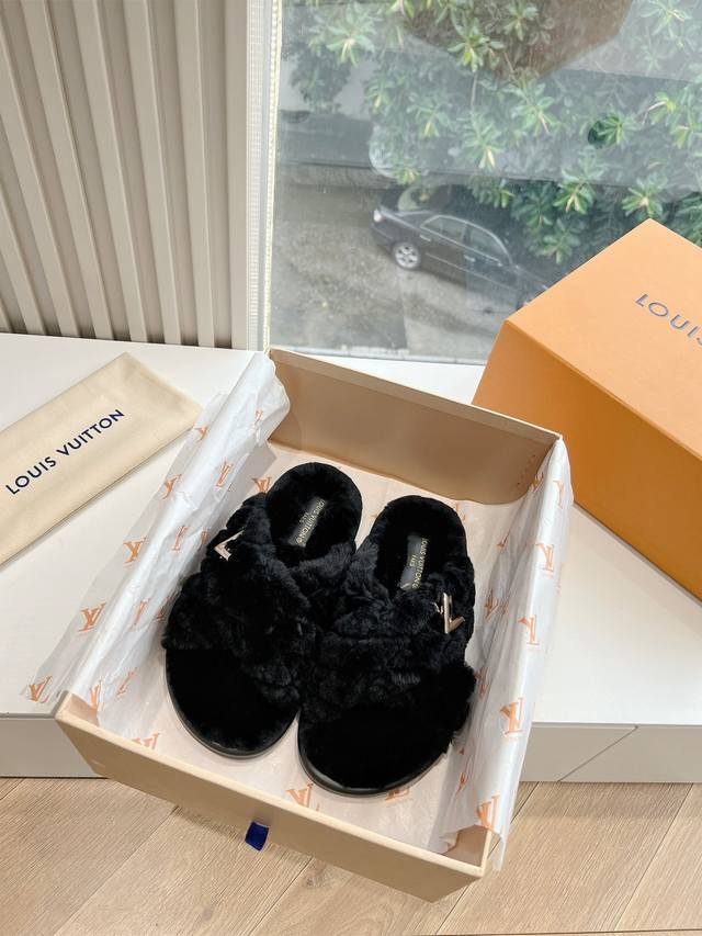 G021高版 Louis Vuitt路易威蹬lv毛毛拖 限定款居家酒店拖鞋 皮草拖鞋頂级品质水貂打造！超温暖的感觉，穿上仿佛踩在云朵上 经典水貂精致高级！ 面料