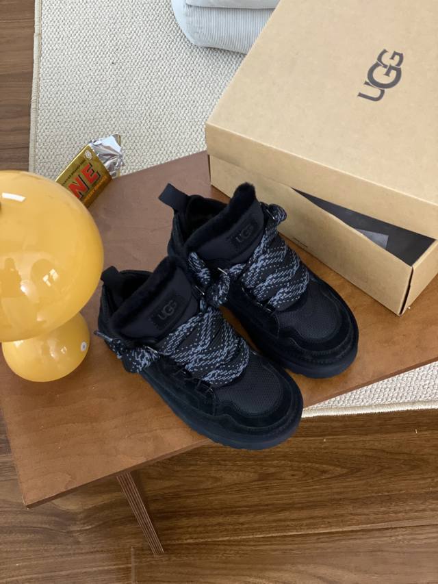 正码 Ugg｜最新 低帮梅尔休闲鞋 鞋面设计，再生弹道帆布网纱、采用优质翻毛皮鞋面，双色扁平鞋带。 鞋内里材质，采用隆丰羊皮毛一体。毛茸内里，保暖锁热。 鞋底材