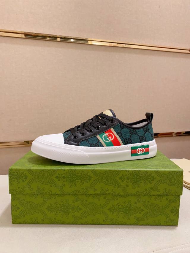 工厂价 Gucci 古奇 顶级春夏款专柜同步发售，鞋面意大利进口头层牛皮搭配双g布料，全进口羊皮内里，完全1比1复刻，鞋底：原厂特供原版底，独家活动成型底超级舒