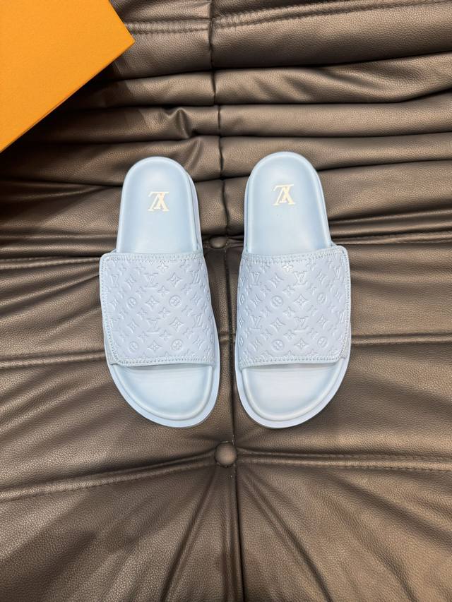 38-45 Louis V*高端精品 奢品拖鞋，1:1高端品质，休闲阳光宽松舒适型，最高版本高品质精品，经夏季必入哦！