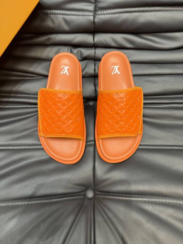 38-45 Louis V*高端精品 奢品拖鞋，1:1高端品质，休闲阳光宽松舒适型，最高版本高品质精品，经夏季必入哦！