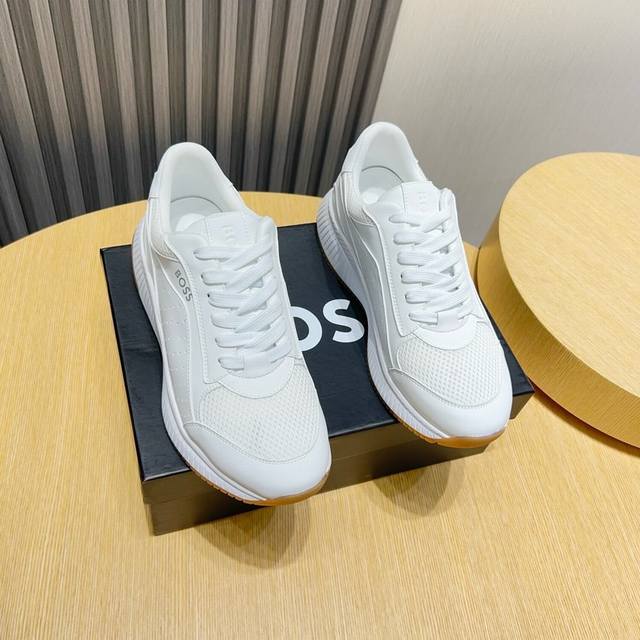 工厂 Boss 新款男仕运动鞋 知名运动品牌新款隆重上市 以奢华高端设计出货 鞋面原版定制透气布制作 羊皮垫脚 叠层设计鞋面线条感层次分明，轻质橡胶大底。轻奢风