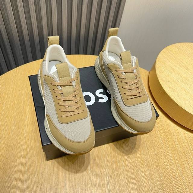 工厂 Boss 新款男仕运动鞋 知名运动品牌新款隆重上市 以奢华高端设计出货 鞋面原版定制透气布制作 羊皮垫脚 叠层设计鞋面线条感层次分明，轻质橡胶大底。轻奢风
