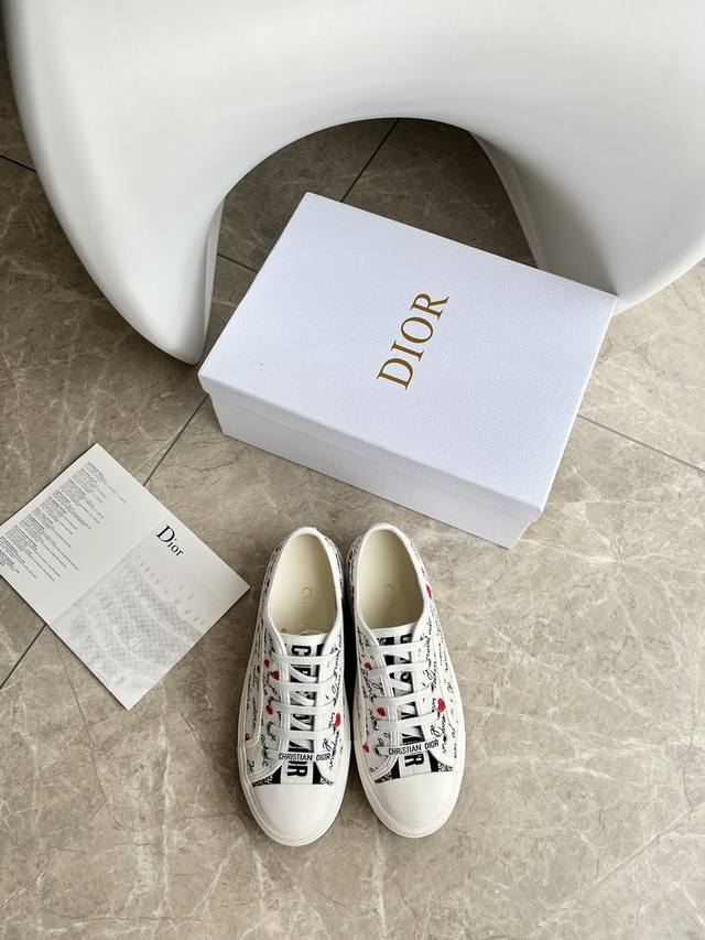 现货高品质 Dior 迪奥 平底运动鞋采用全刺绣标志性图案市场顶级品质国外专柜爆款非市场普通仿版面料采用意大利进口布料刺绣鞋面，原版模具注胶logo磨砂五角星大