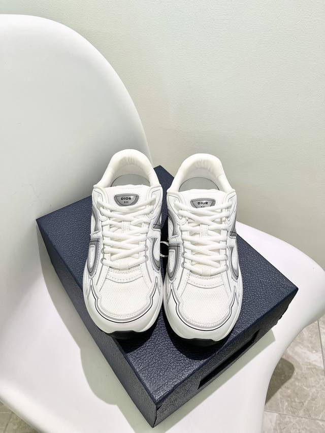 女 、男 年b30最新配色，顶级版本 Dior迪奥倾情呈献全新b30运动鞋。 原版抽真空大底1：1复刻顶级版本 以现代线条和科技面料打造灵动休闲格调。迪奥品牌大