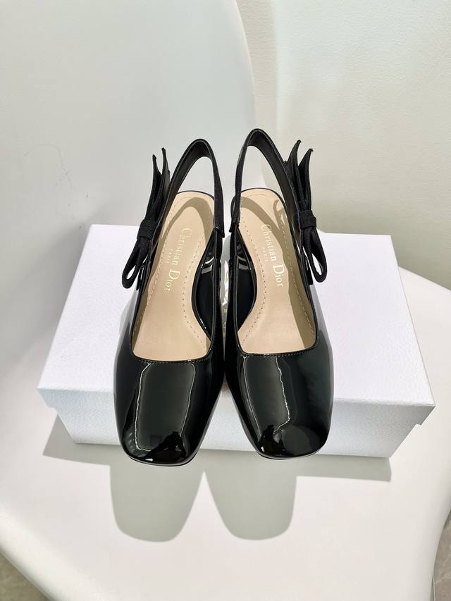 工厂价p Dior 迪奥 秋冬最新时装秀高定系列 Miss Dior Paris 粗跟方头玛丽珍芭蕾舞女鞋 Cd字母logo刺绣织带蝴蝶结高跟凉鞋 原版开发顶级