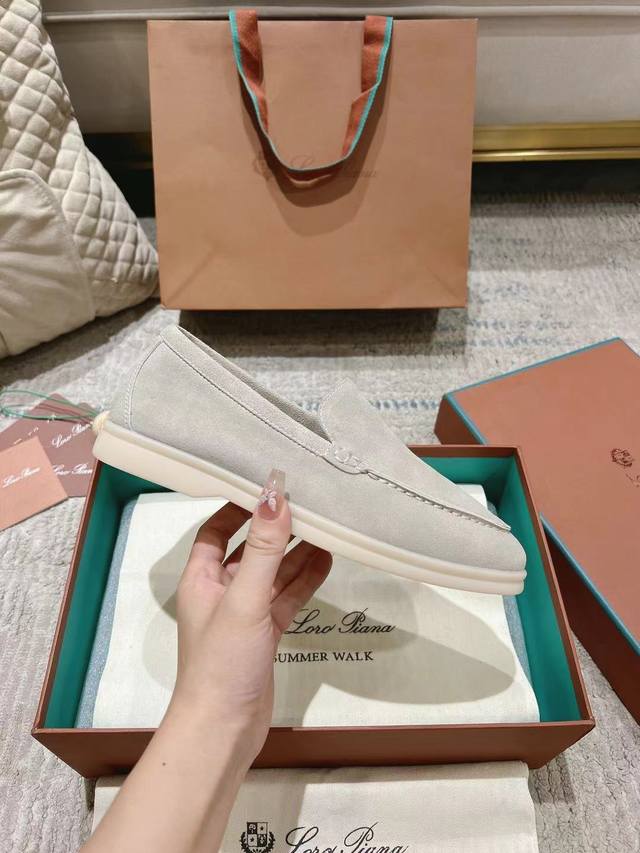 男款加20 C罗 贝克汉姆 古天乐....各大明星同款情侣款 Lp新品发售loro Piana 官网同款针织乐福鞋｜采用 Wish 牛绒面料制作｜缝制鞋面采用独