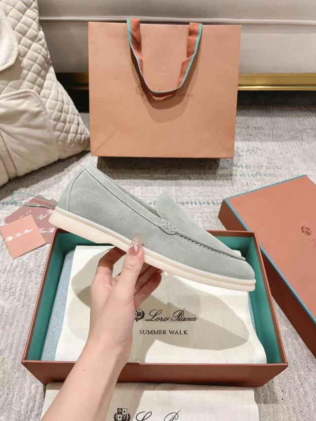 男款加20 C罗 贝克汉姆 古天乐....各大明星同款情侣款 Lp新品发售loro Piana 官网同款针织乐福鞋｜采用 Wish 牛绒面料制作｜缝制鞋面采用独