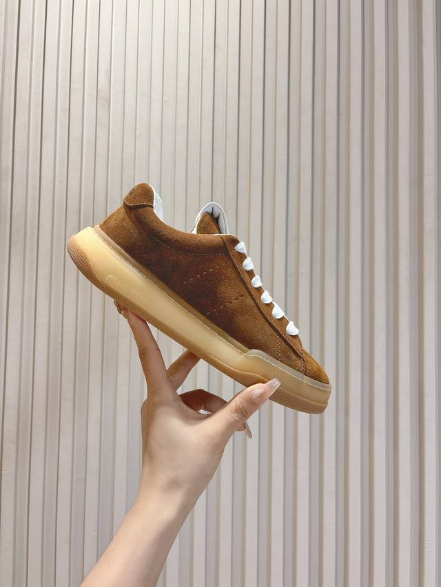 Miumiu Ss24 New Arrival缪缪板鞋 Miu家 早春新品系带休闲鞋 这款系带休闲鞋妥妥的美式复古风格～ 时尚百搭.上脚好看又舒适决绝子单品！