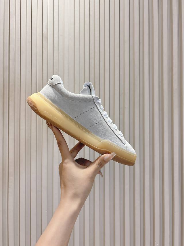 Miumiu Ss24 New Arrival缪缪板鞋 Miu家 早春新品系带休闲鞋 这款系带休闲鞋妥妥的美式复古风格～ 时尚百搭.上脚好看又舒适决绝子单品！