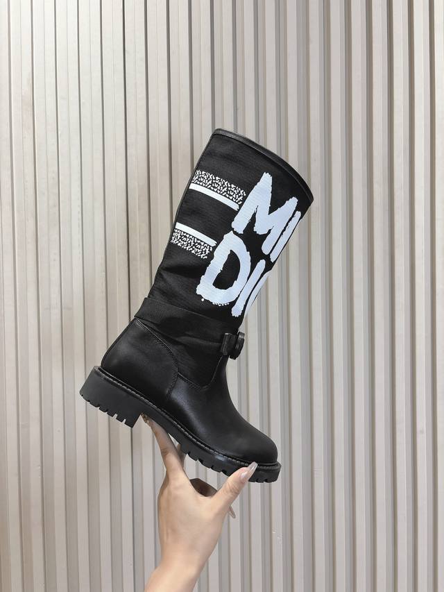 Miss Dior 迪奥 Cd 秋冬长靴 最新色高定海报款d-Major电绣拼色字母logo 圆头中筒涂鸦女靴脚骑士靴 面料：原版刺绣 牛皮 内里：原版牛里 鞋
