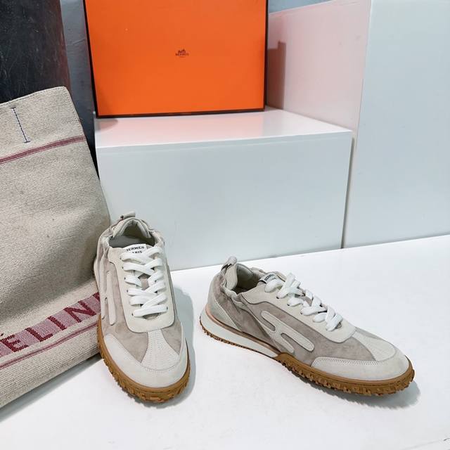 高品质出厂女 ！男 ！！情侣娟！顶级品质奇异果hermes爱马仕24Ss秋冬最新 走秀款 德训鞋平底休闲鞋！后跟松紧套包设计！超级舒适！ 原版购入开发 做货 走