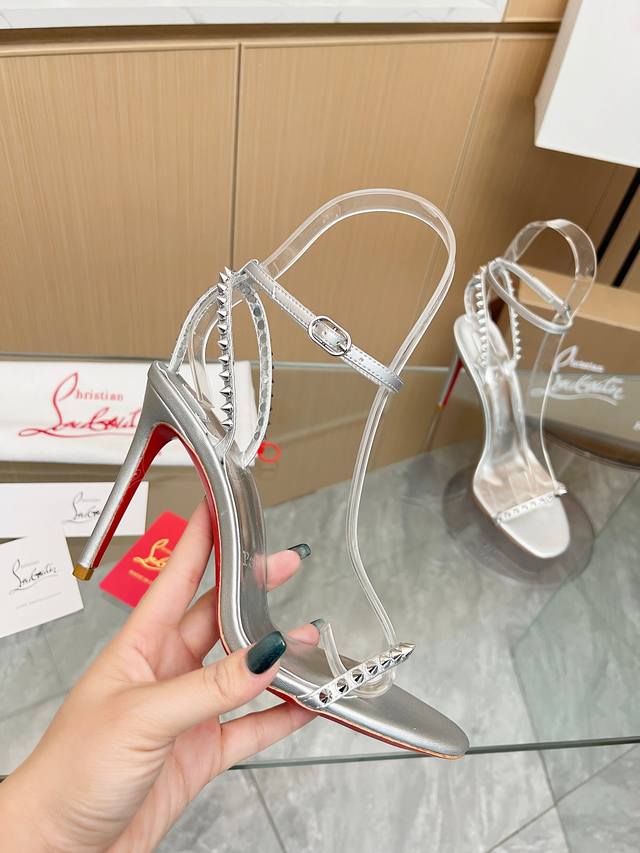 Christianlouboutin路铂廷 Cl红底鞋‖ 全球限量！来自拉斯维加斯的祝福灵感来自拉斯维加斯的炫彩霓虹 手工制作，精致工艺收藏级作品 绝对吸睛的存