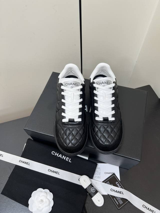 Chanel香奈儿最新款 小香 菱格纹 小羊皮 棒球鞋 网球鞋 黑白 熊猫配色 休闲 运动鞋 原版购入开发 做货 小香最新隐藏款网球鞋软菱格纹 柔软小羊皮配搭大