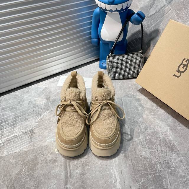 Ugg秋冬新款 厚底坡跟人鱼系带靴 Ugg泰迪卷毛 毛毛鞋软软糯糯 百搭时尚新款 小仙女冬天的必备品 上脚非常轻 超舒服 颜色：沙色 栗色 黑色 码数：35-4