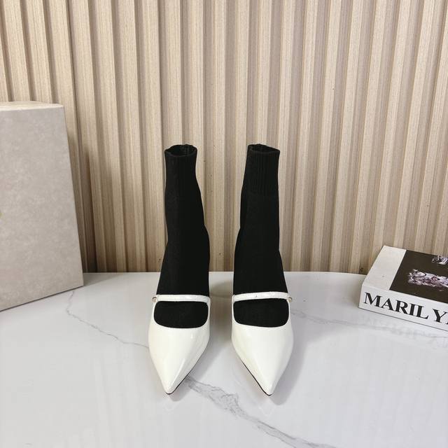 Jimmy Choo#弹力靴 224 经典弹力袜靴时髦有型的 脚感舒适凹造型必备经典百搭美得无与伦比 超好穿 今年袜子靴超火 上脚非常舒适 云朵袜靴！秋冬爆款舍