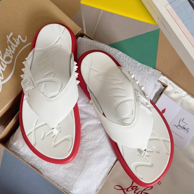 顶级版本：男款 Christian Louboutin 路铂廷cl 红底鞋 Take It Easy系列 铆钉 凉拖鞋 原版购入开发 做货 原版购入开发 做货