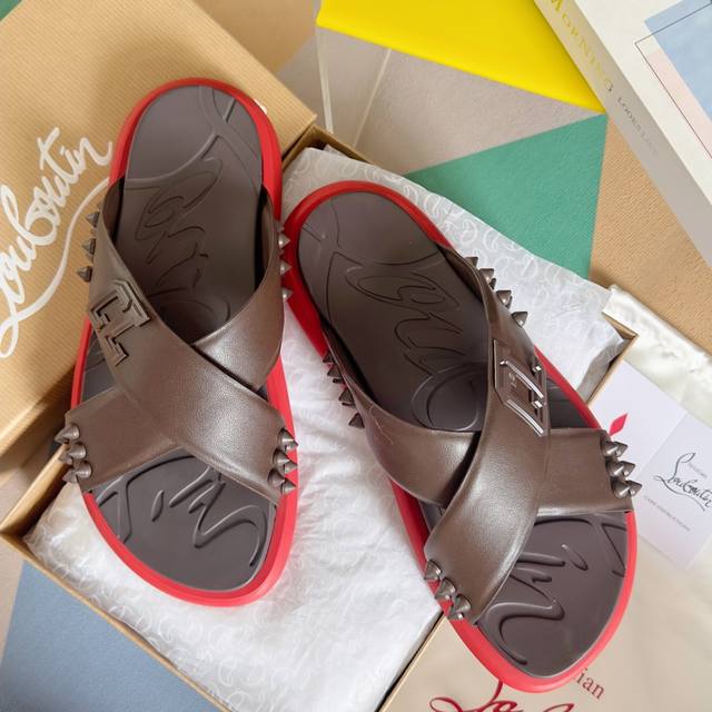 顶级版本：男款 Christian Louboutin 路铂廷cl 红底鞋 Take It Easy系列 铆钉 凉拖鞋 原版购入开发 做货 原版购入开发 做货