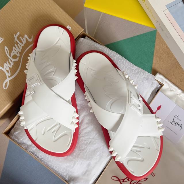 顶级版本：男款 Christian Louboutin 路铂廷cl 红底鞋 Take It Easy系列 铆钉 凉拖鞋 原版购入开发 做货 原版购入开发 做货