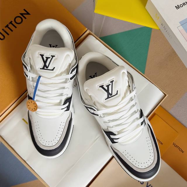 顶级版本：情侣款 Lv Tarine路易威登l家 驴牌 情侣款 休闲 运动鞋 滑板鞋 原版购入开发 做货 本款lv Trainer 运动鞋选用牛皮革塑造繁复鞋面