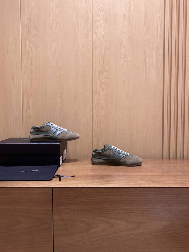 代购级小众 Dries Van Noten Dvn 复古德训鞋 Dvn的德训鞋也太美了吧 Dries 总会给我带来惊喜 Dries Van Noten 春夏系列