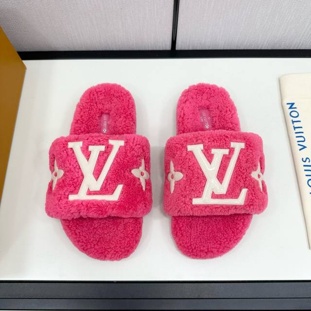 高端品质 L.最新毛毛拖滴胶logo 原版进口真皮大底 进口皮毛一体羊羔毛面料 Lv字母系车上去，非市面上贴毛可比，市面毛料很容易拔掉、质量可对比 内里 垫脚: