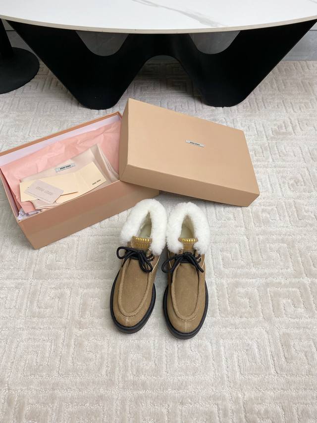 出绒面 皮面 Miumiu 新厚底羊毛高帮鞋乐福鞋 擦色 复古风 超级耐看 耐穿 瘦腿神器 简约大气 矮子乐 经典三角扣加齿牙厚底 经典时尚不过时，5.5Cm