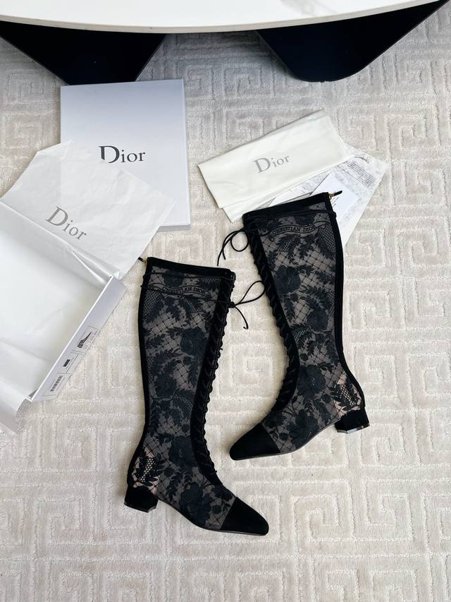 出厂 顶级品质dior Ss23 New Arrival～Cd 春夏蕾丝刺绣网靴新品 玫瑰花蕾丝刺绣，精致绝美的存在！ 鞋头麂皮材质，鞋底意大利进口牛皮材质！