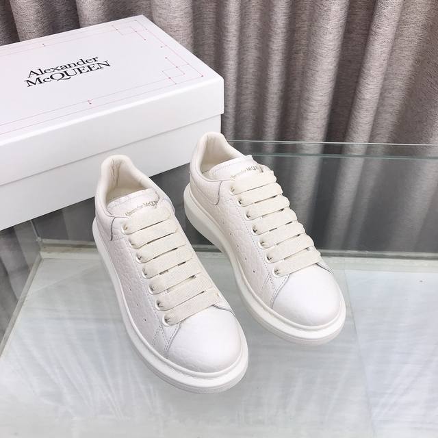 麦昆alexander Mcqueen 鹿皮纹 混种羊皮内里 女码 男码 顶级牛皮内里 女码 男码 为小白鞋疯狂打call 超过150种版面，做市场最顶级的质量