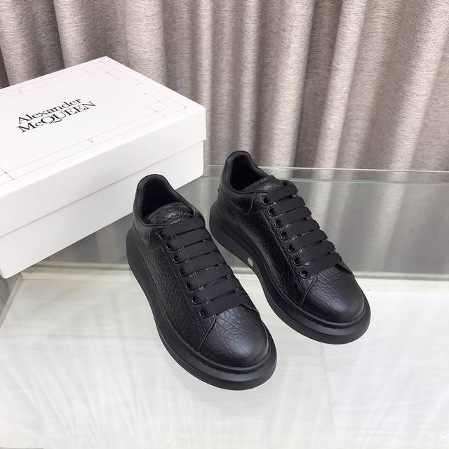 麦昆alexander Mcqueen 鹿皮纹 混种羊皮内里 女码 男码 顶级牛皮内里 女码 男码 为小白鞋疯狂打call 超过150种版面，做市场最顶级的质量