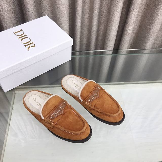 迪奥 Dior 秋冬新款 D-Boy女鞋 Cd字母logo穆勒鞋 明星同款平底圆头居家毛毛拖鞋 市场顶级版本 材质：鞋面进口牛麂皮+100%羊羔毛内里+原版开模