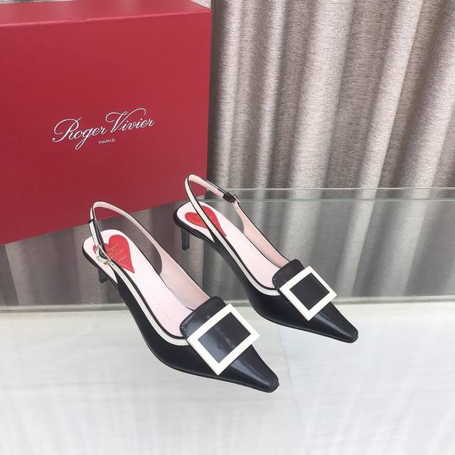 Roge* Vivie* 经典方扣凉鞋专柜最近抢疯了的颜色 原版定制牛皮意大利真皮大底头层羊皮内里、鞋垫高档原包装=独家最高版本 细节自己看，杠杠的 跟高：4.