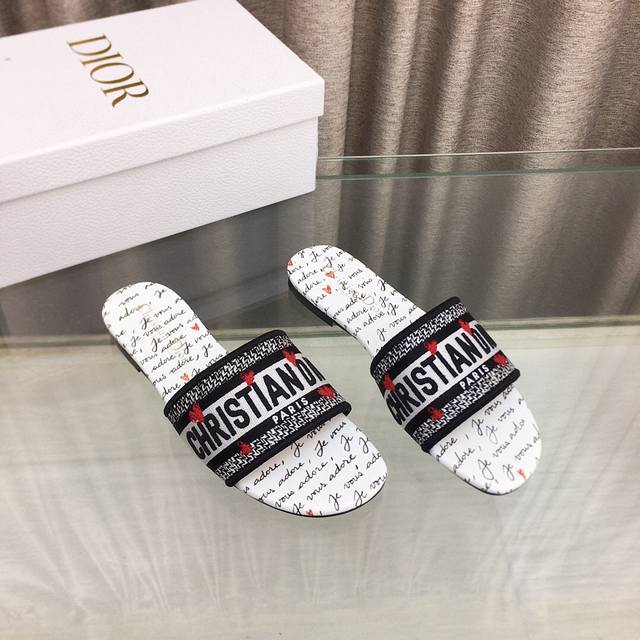 平底 高跟 迪奥 Dior 七夕限定 春夏新款一字拖拼色女鞋 Cd字母logo立体刺绣圆柱跟凉鞋 方头粗跟果冻色露趾拖鞋 市面顶级版本 鞋面：原版一致高温水溶棉