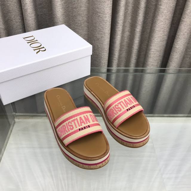 迪奥 Dior 春夏新款 Ivieta Dway 果冻色平底一字拖拼色女鞋 Cd字母logo立体刺绣厚底圆头露趾拖鞋 材质:鞋面进口酒椰草电绣高温水溶棉质科技面
