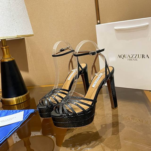 Aquazzura 新款凉鞋 顶级版本 代购款独家新款顶级版本 质量超级美爆。 Zp 原版开模 原版扣开模 附带原版定制蛇纹羊皮超级炫美 一眼看上去就高端大气上