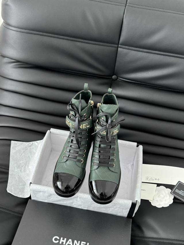 顶级版本 Chanel 23A秋冬手工坊新款短靴！ 鞋面妮布，内里羊皮，成本高！ 我们用的是三层真皮大底，质感很好。原版开模五金，原版一致后跟 Size:35-